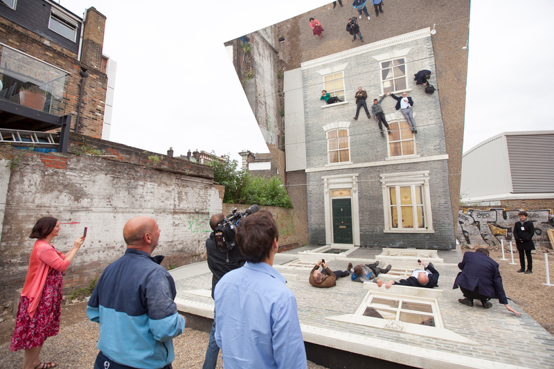 Illustration for article titled This House Dangling From a Construction Crane Is Art, Not an Accident